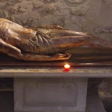 Chevreuse; église St Martin: Christ gisant (XVII éme siècle)