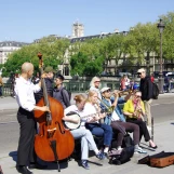 Paris: orchestre de rue.