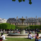 Paris: place des Vosges.