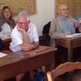 Le Grez (Sarthe): école communale: les animateurs pendant la dictée.